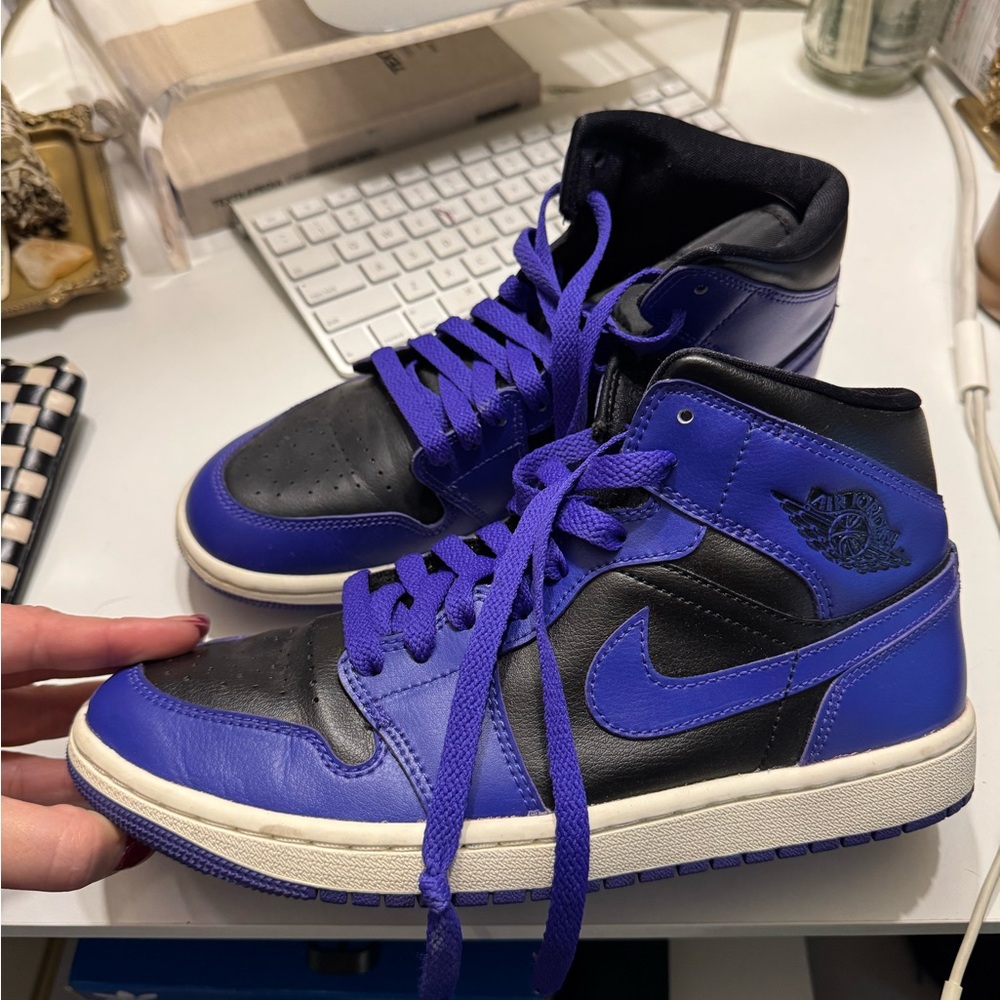 Nike Men's Black and Blue High-Top Sneakers